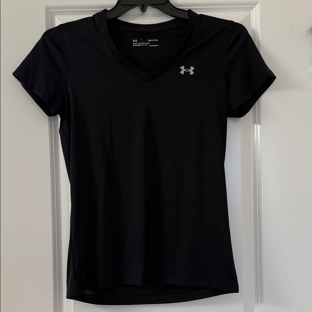 Under Armour Women's Black V-Neck Short Sleeve Tee